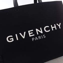 مملوكة مسبقًا حقيبة جيفنشي جي توت كانفاس متوسطة الحجم