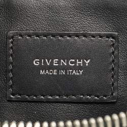 مملوكة مسبقًا حقيبة كلتش جيفنشي جلد لامع ونجوم أسود