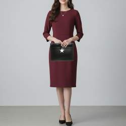 مملوكة مسبقًا حقيبة كلتش جيفنشي جلد لامع ونجوم أسود