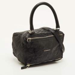 مملوكة مسبقًا حقيبة كتف جيفنشي باندورا بوكس جلد متجعد أسود متوسطة بيدين