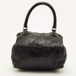 مملوكة مسبقًا حقيبة كتف جيفنشي باندورا بوكس جلد متجعد أسود متوسطة بيدين