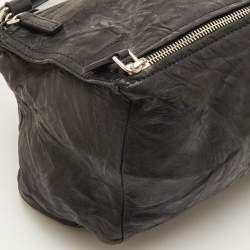 مملوكة مسبقًا حقيبة كتف جيفنشي باندورا بوكس جلد متجعد أسود متوسطة بيدين