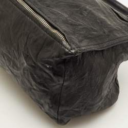 مملوكة مسبقًا حقيبة كتف جيفنشي باندورا بوكس جلد متجعد أسود متوسطة بيدين