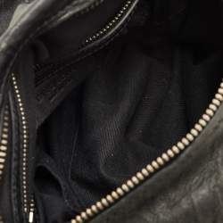 مملوكة مسبقًا حقيبة كتف جيفنشي باندورا بوكس جلد متجعد أسود متوسطة بيدين