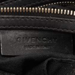 مملوكة مسبقًا حقيبة كتف جيفنشي باندورا بوكس جلد متجعد أسود متوسطة بيدين