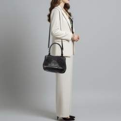 مملوكة مسبقًا حقيبة كتف جيفنشي باندورا بوكس جلد متجعد أسود متوسطة بيدين