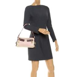 Pre Owned حقيبة جيفنشي "بوغويت" بجيبين متماثلين بسحابكانفاس مطبوع بشعار الماركة ورديفاتح و كريمي 