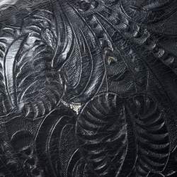 مملوكة مسبقًا حقيبة جيفنشي بيد علوية جلد بنقوش بايزلي بارزة أسود