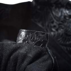 مملوكة مسبقًا حقيبة جيفنشي بيد علوية جلد بنقوش بايزلي بارزة أسود