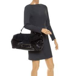 مملوكة مسبقًا حقيبة جيفنشي بيد علوية جلد بنقوش بايزلي بارزة أسود