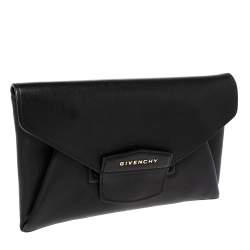 مملوكة مسبقًا Givenchy Black Leather Small Antigona Clutch