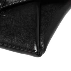 مملوكة مسبقًا Givenchy Black Leather Small Antigona Clutch