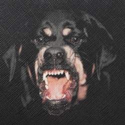 مملوكة مسبقًا Givenchy Black Leather Rottweiler Zip Around Wallet
