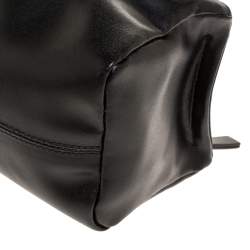 مملوكة مسبقًا Givenchy Black Leather Pandora Wristlet Clutch