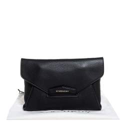 مملوكة مسبقًا Givenchy Nero Leather Antigona Envelope Clutch