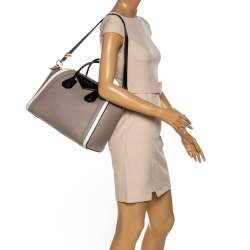 مملوكة مسبقًا حقيبة جيفنشي أنتيغونا متوسطة جلد بنية فاتحة