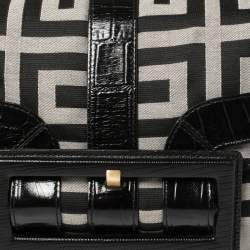 مملوكة مسبقًا  حقيبة جيفنشي يد علوية قلاب جلد منقوش وكانفاس مونوغرام أسود بإبزيم  