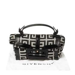 مملوكة مسبقًا  حقيبة جيفنشي يد علوية قلاب جلد منقوش وكانفاس مونوغرام أسود بإبزيم  