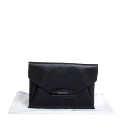 مملوكة مسبقًا حقيبة كلتش جيفنشي أنتيغونا ظرف جلد أسود