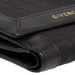 مملوكة مسبقًا محفظة جيفنشي بقلاب جلد وقماش مونوغرامية مضغوطة