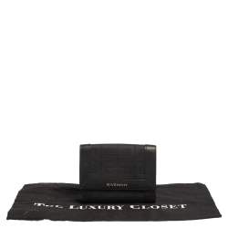 مملوكة مسبقًا محفظة جيفنشي بقلاب جلد وقماش مونوغرامية مضغوطة