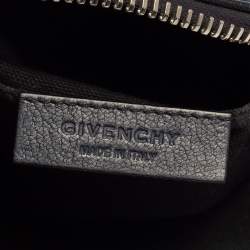 مملوكة مسبقًا Givenchy Navy Blue Leather Antigona Wristlet Clutch