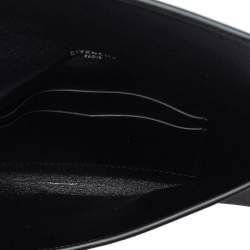 مملوكة مسبقًا حقيبة كلتش جيفنشي حمالة معصم قلاب جلد أسود