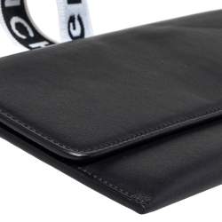 مملوكة مسبقًا حقيبة كلتش جيفنشي حمالة معصم قلاب جلد أسود