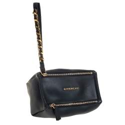مملوكة مسبقًا Givenchy Black Rubber Pandora Wristlet Clutch