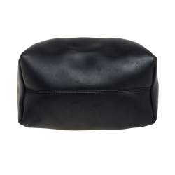 مملوكة مسبقًا Givenchy Black Rubber Pandora Wristlet Clutch