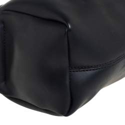 مملوكة مسبقًا Givenchy Black Rubber Pandora Wristlet Clutch