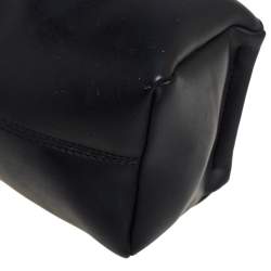 مملوكة مسبقًا Givenchy Black Rubber Pandora Wristlet Clutch
