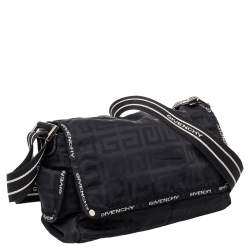 Pre Owned حقيبة كتف جيفنشي نايلون مونوغرامي سوداء بقلاب 