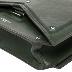 Pre Owned حقيبة كروس جيفنشي جلد خضراء بقلاب قصة 