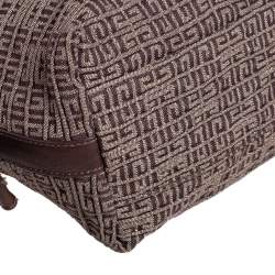 مملوكة مسبقًا حقيبة جيفنشي باغويت جلد وقماش مونوغرامي بني