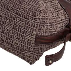 مملوكة مسبقًا حقيبة جيفنشي باغويت جلد وقماش مونوغرامي بني