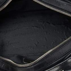 مملوكة مسبقًا حقيبة كتف جيفنشي جلد أسود بسحاب