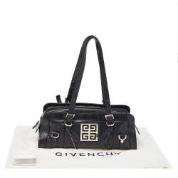 مملوكة مسبقًا حقيبة كتف جيفنشي جلد أسود بسحاب