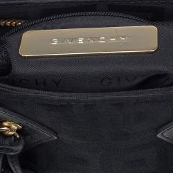 مملوكة مسبقًا حقيبة كتف جيفنشي جلد وكانفاس أسود مزينة دلاية بشراشيب