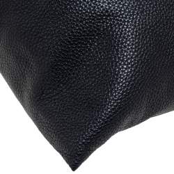 Pre Owned حقيبة صغيرة جيفنشي مثلثة كبيرة جلد أسود