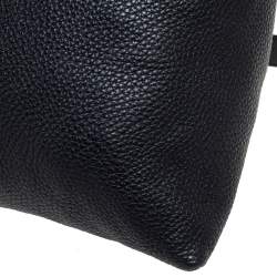 Pre Owned حقيبة صغيرة جيفنشي مثلثة كبيرة جلد أسود