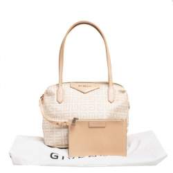 Pre Owned حقيبة كتف غيفنشي منوغرامي بيج وأبيض