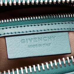 مملوكة مسبقًا Givenchy Turquoise Leather Small Antigona Satchel