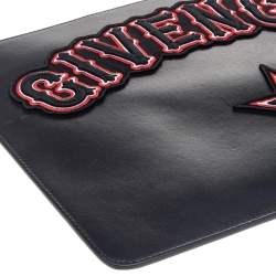 Pre Owned حقيبة صغيرة جيفنشي سحاب فلات شعار تطريز باندورا جلد جلد أسود