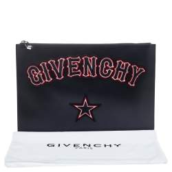 Pre Owned حقيبة صغيرة جيفنشي سحاب فلات شعار تطريز باندورا جلد جلد أسود