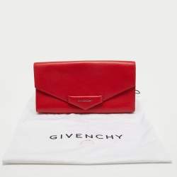 مملوكة مسبقًا Givenchy Red Leather Antigona Long Clutch