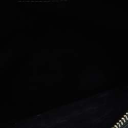 مملو�كة مسبقًا Givenchy Black Star Embossed Leather Zip Clutch