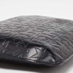 مملوكة مسبقًا Givenchy Black Star Embossed Leather Zip Clutch