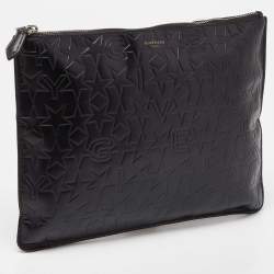 مملوكة مسبقًا Givenchy Black Star Embossed Leather Zip Clutch