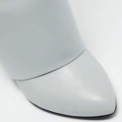 Pre Owned حذاء بوت جيفنشي جلد رمادي قفل قرش طول الركبة مقاس 39